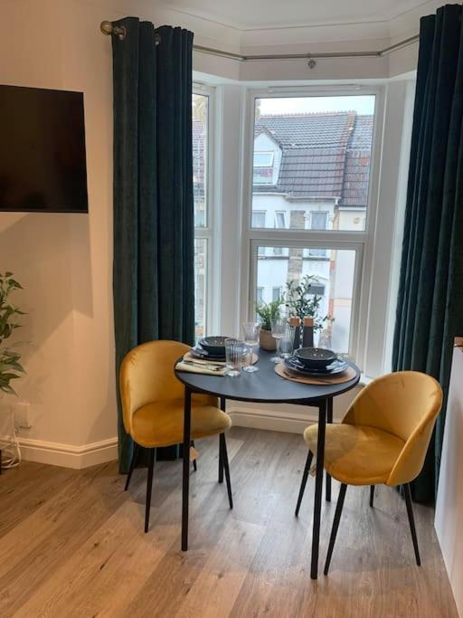 Alto - Lovely 2 Bedroom Serviced Apartment Bristol By Mint Stays Exterior foto