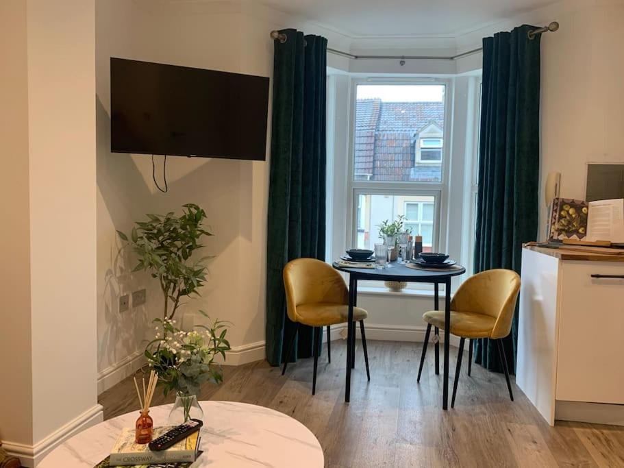 Alto - Lovely 2 Bedroom Serviced Apartment Bristol By Mint Stays Exterior foto
